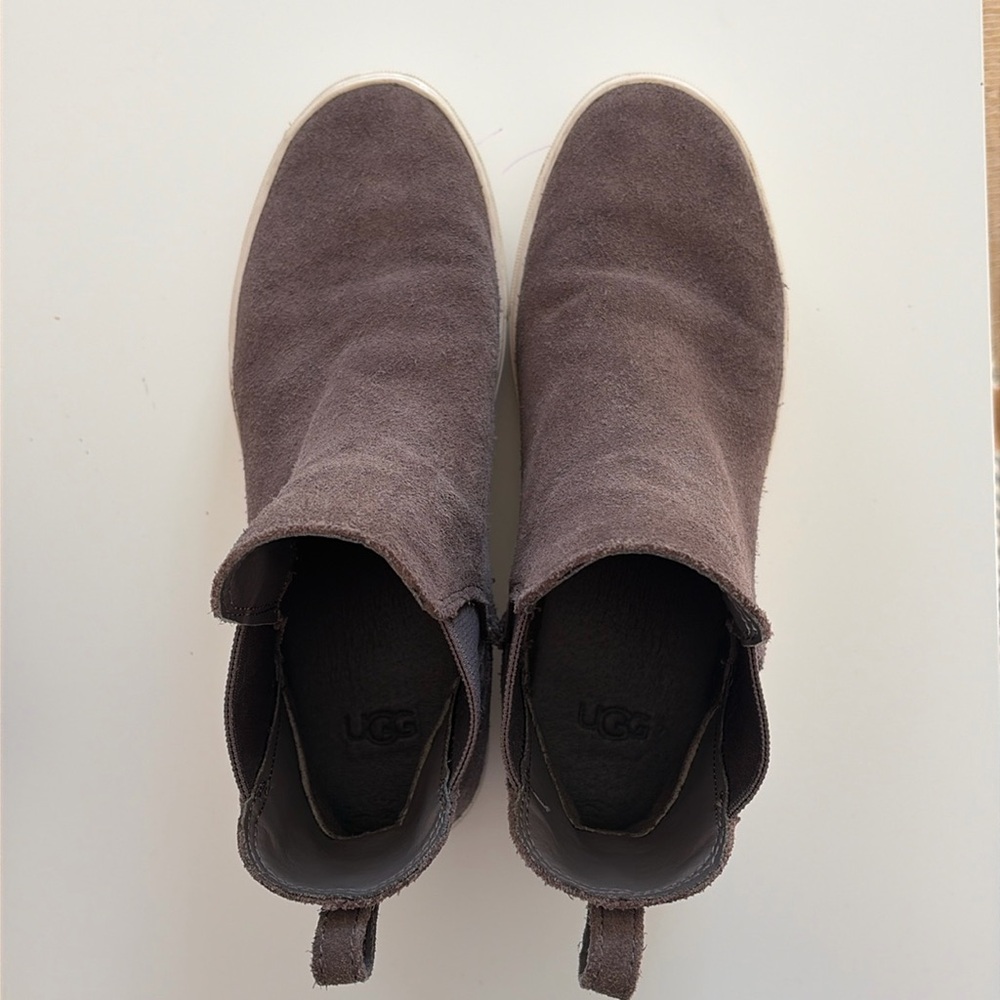 Ugg Mauna sneaker.  Great used condition.  Brown size 7